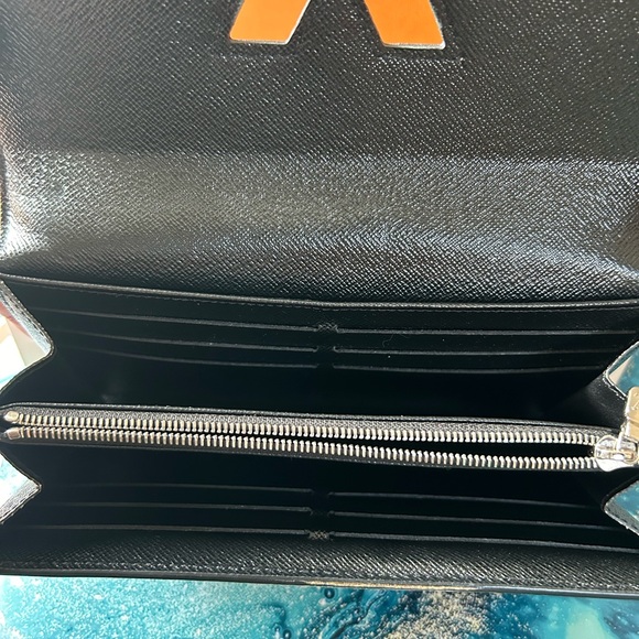 Limited Edition LV Twist Excellent Condition - Picture 4 of 8